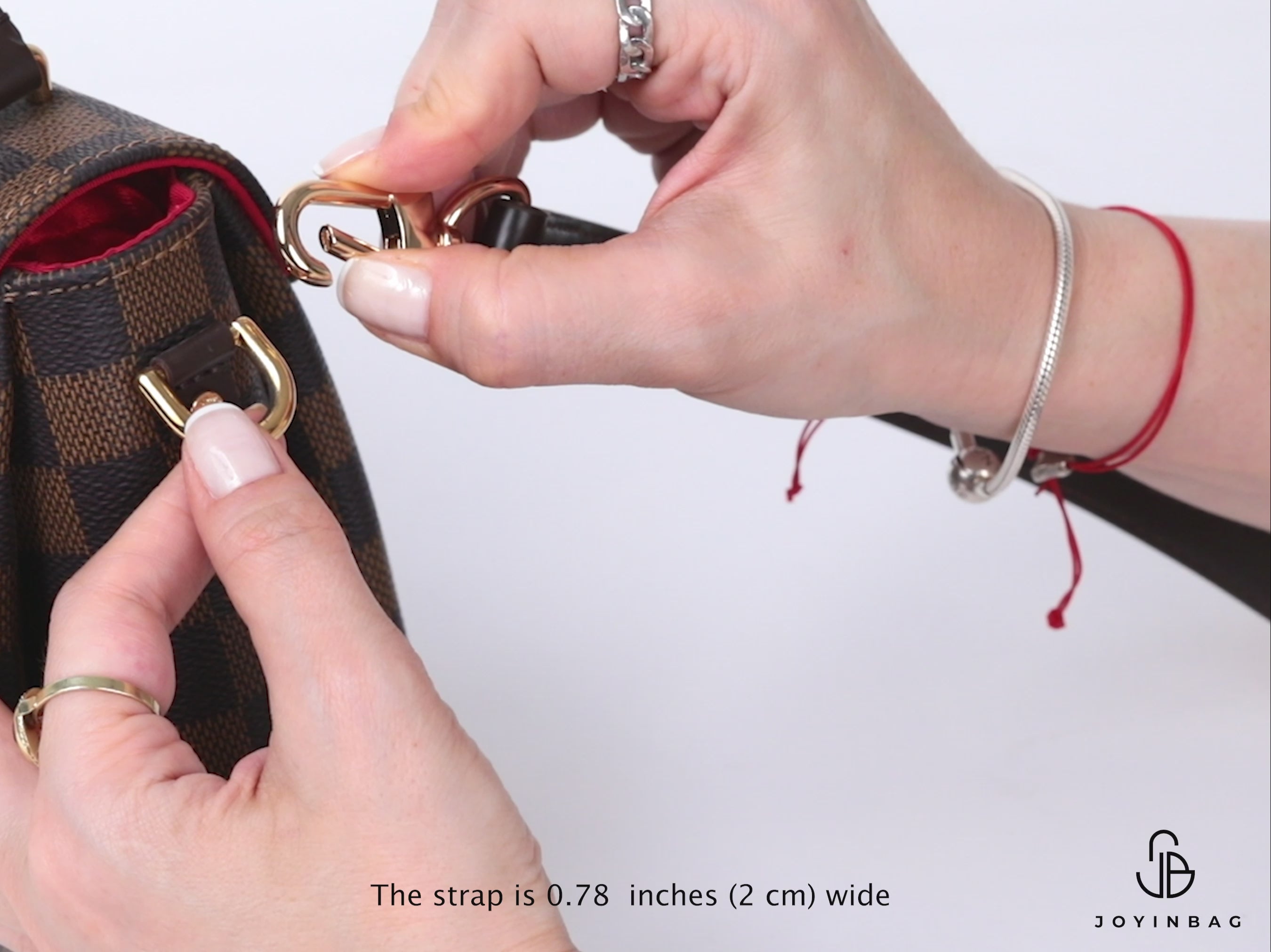 A variety of top-handle shoulder straps are available in beige, brown, black, and dark brown. A video shows how to attach the strap to a bag.